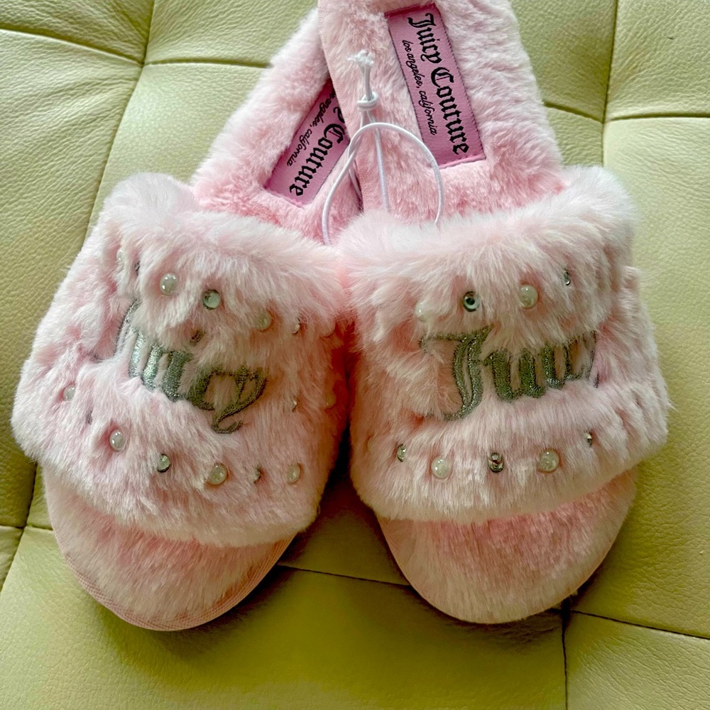 Juicy Couture slipper size M